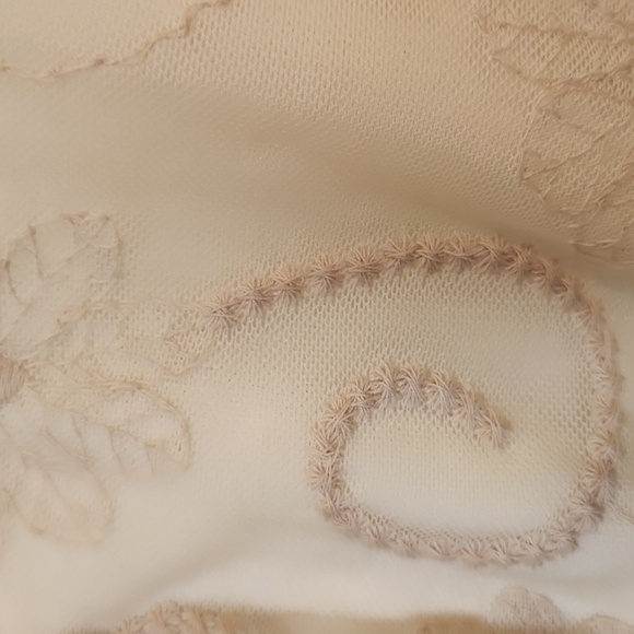 Dressbarn Women's Champagne Embroidered Floral Lace Blouse Size S - Picture 10 of 16
